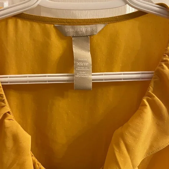 Banana Republic Ruffle Top - Picture 3 of 3